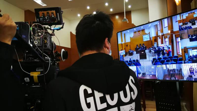 AI生成VS人工创意——彝良县广告片拍摄公司的技术浪漫主义实践